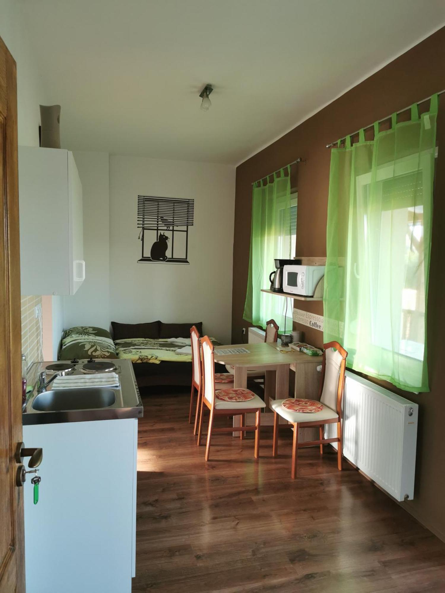 Kokusz Apartmanok Eger Ruang foto